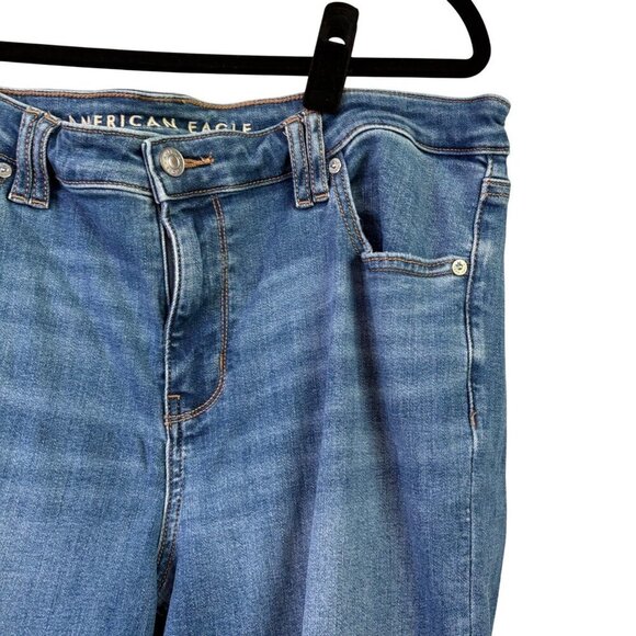 American Eagle Low-Rise Flare Women's Medium Wash Envelope Pocket Jeans Size 16 - Picture 4 of 13